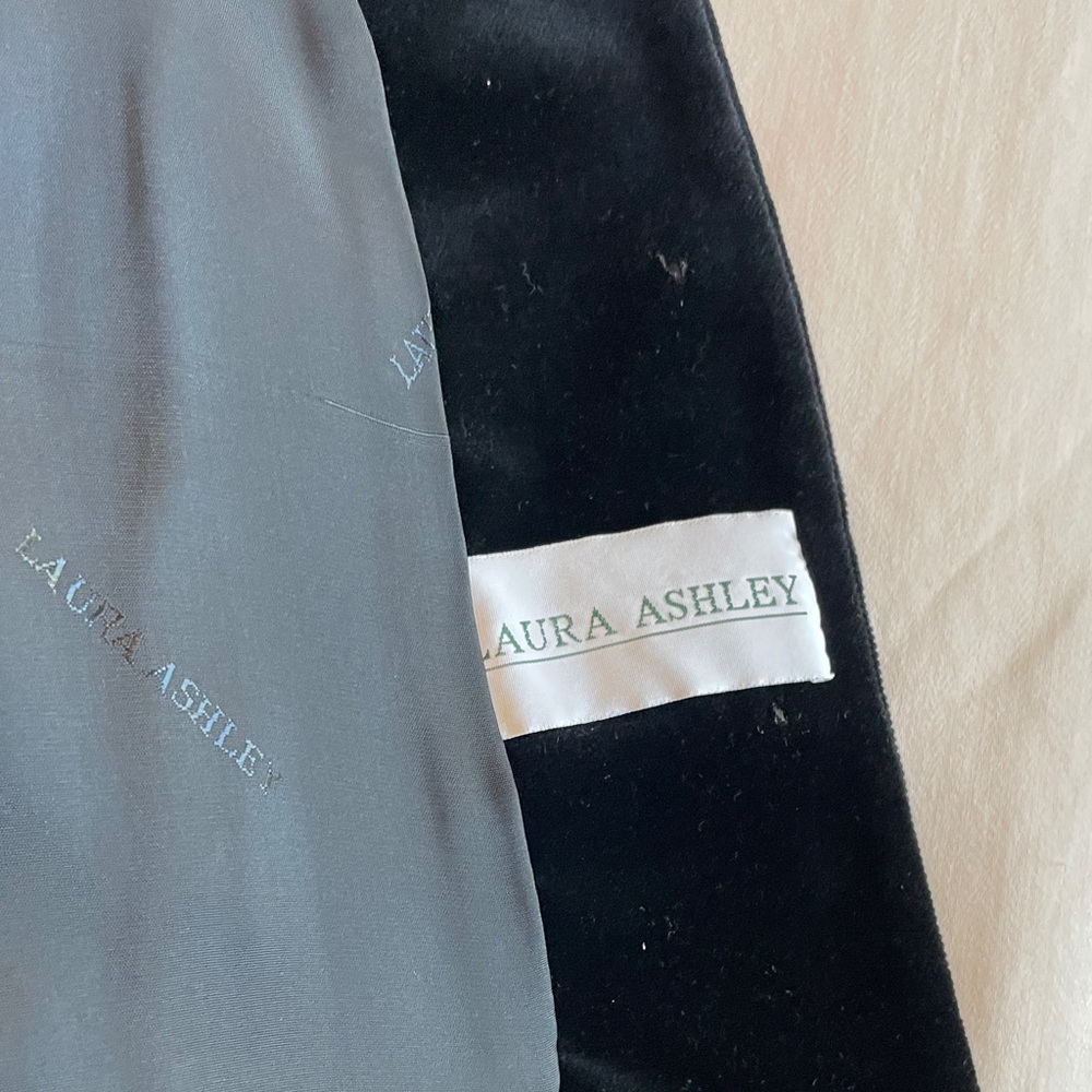Laura Ashley Black Velvet Women's Blazer, Made in Great Britain - Picture 10 of 15